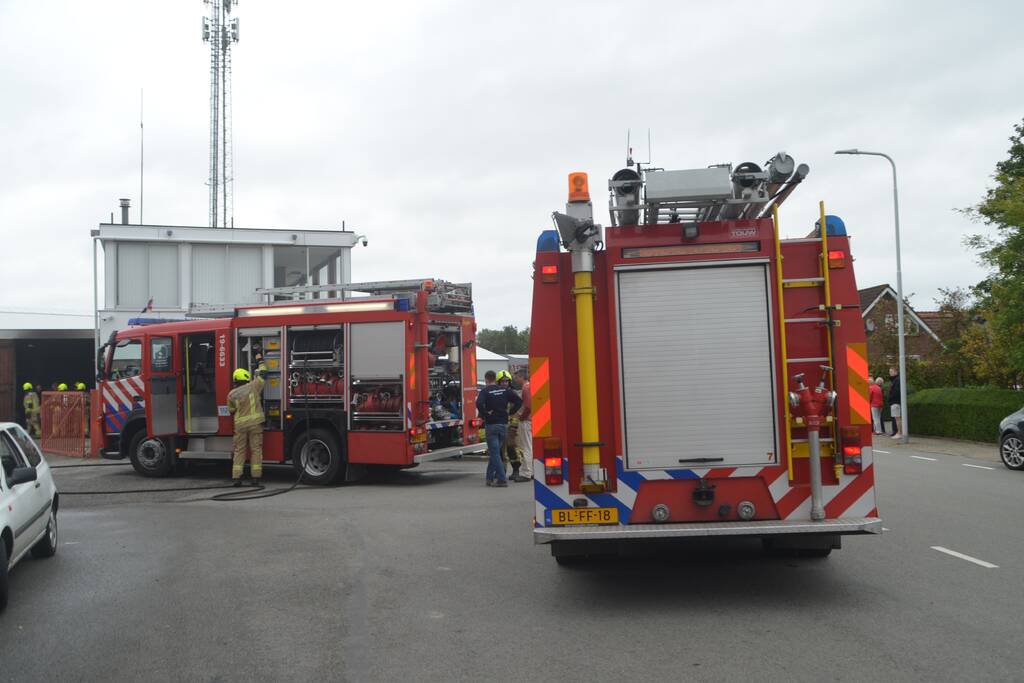 Motorboot in garage verwoest door brand