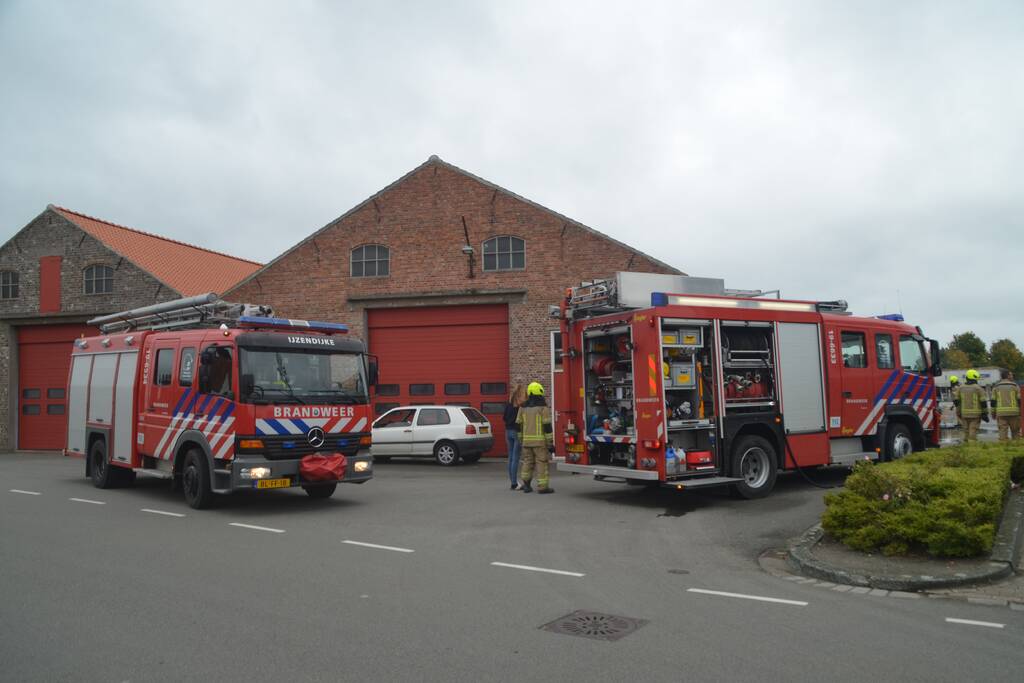 Motorboot in garage verwoest door brand