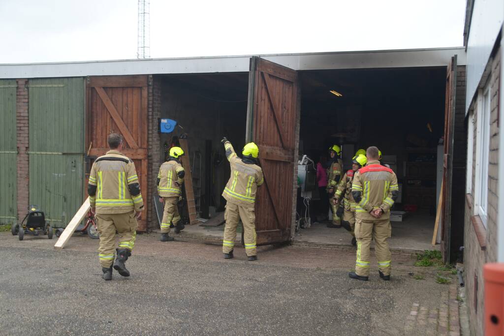 Motorboot in garage verwoest door brand