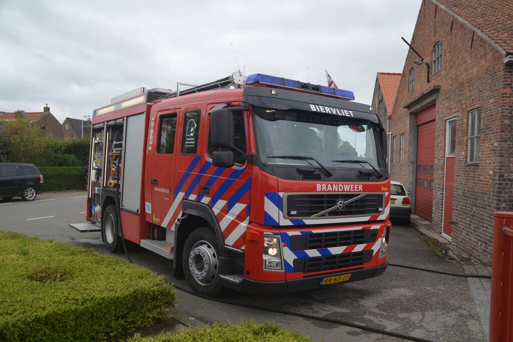 Motorboot in garage verwoest door brand