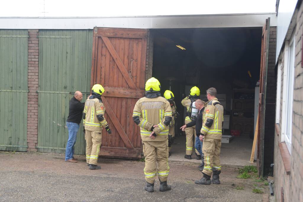 Motorboot in garage verwoest door brand