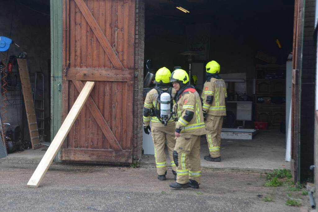 Motorboot in garage verwoest door brand