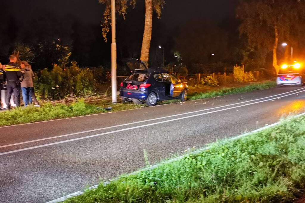 Gewonden na eenzijdig ongeval tegen boom