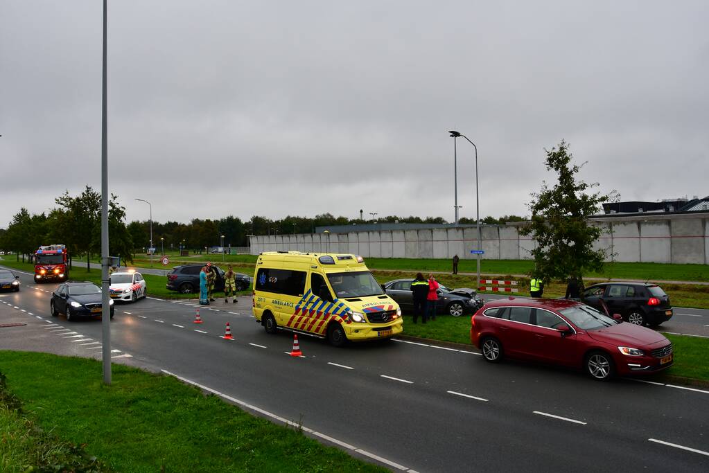 Enorme schade na ongeval met twee auto's