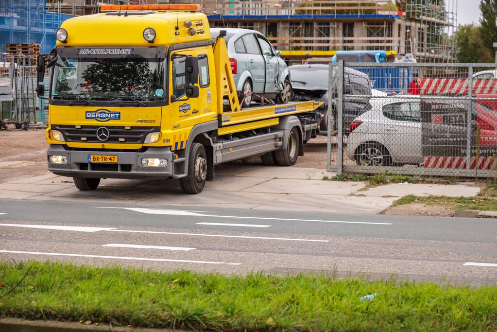 Flinke schade bij aanrijding bouwterrein in Hoogkwartier