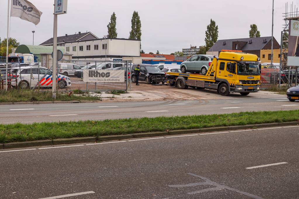 Flinke schade bij aanrijding bouwterrein in Hoogkwartier