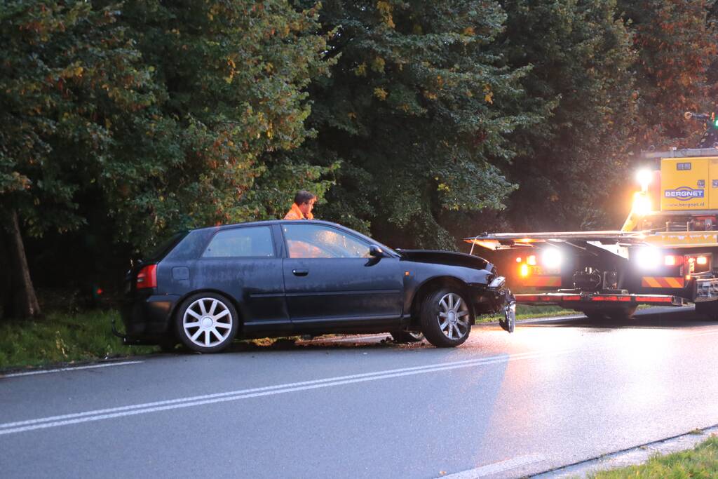 Wederom auto uit beruchte bocht gevlogen