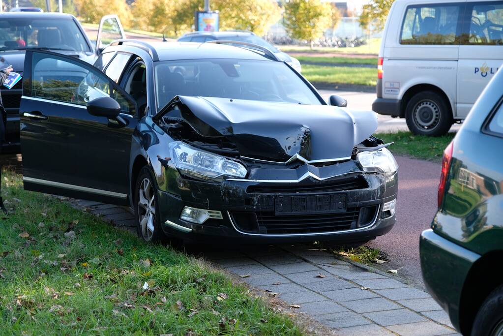 Drie voertuigen betrokken bij kop-staart botsing