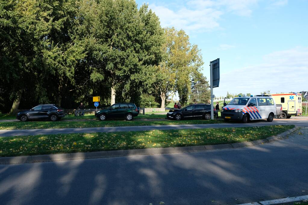 Drie voertuigen betrokken bij kop-staart botsing