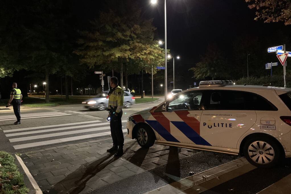 Politie houdt alcoholcontrole op rotonde