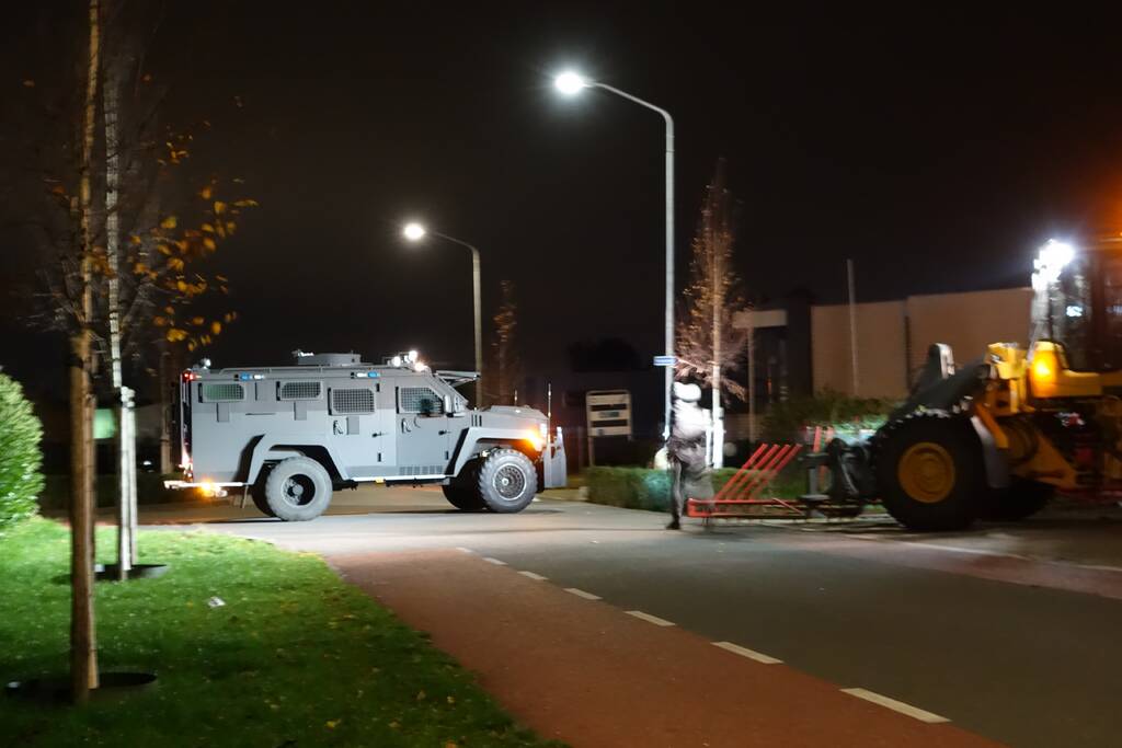 Arrestatieteam valt met zwaar geschut bedrijfspand binnen