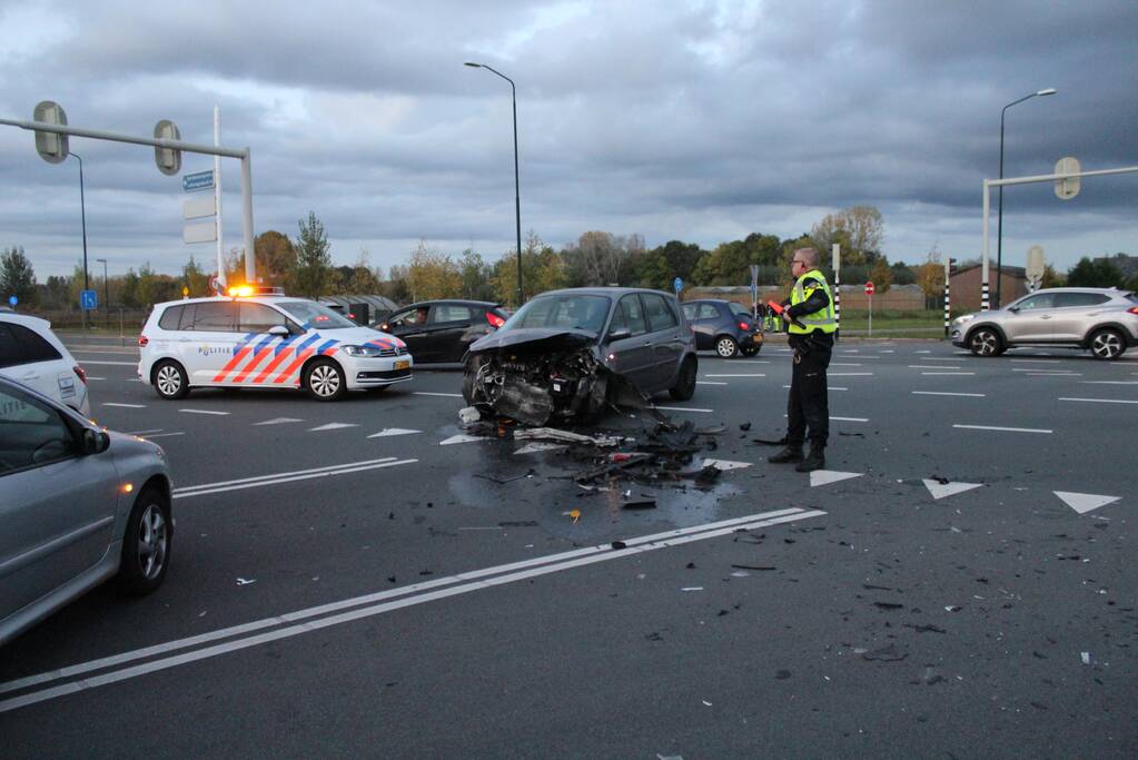 Flinke schade na botsing op kruising