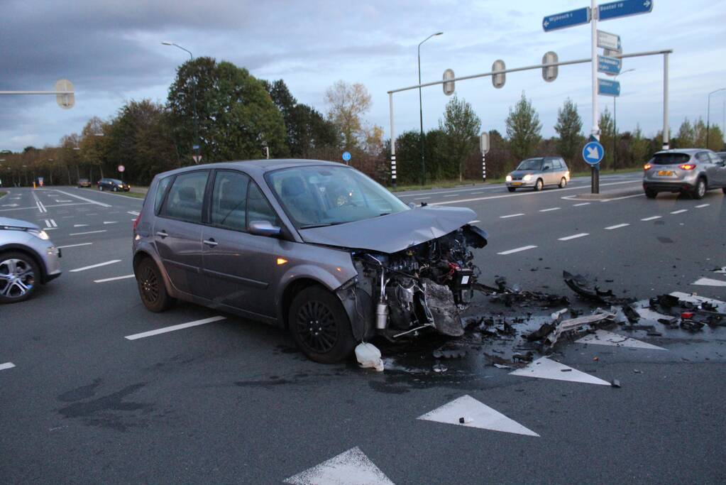 Flinke schade na botsing op kruising