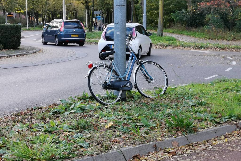 Fietser licht gewond na aanrijding met auto