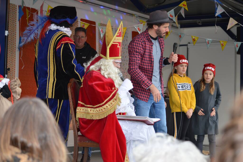 Gemoedelijke sinterklaas intocht Schiebroek