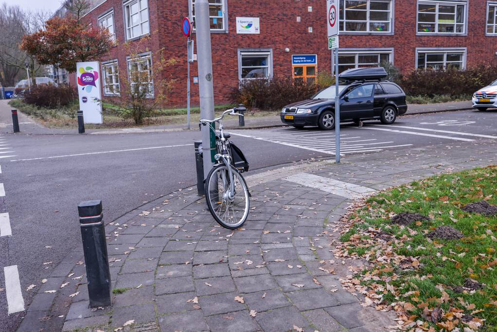 Fietsster gewond bij aanrijding door auto in Schuilenburg