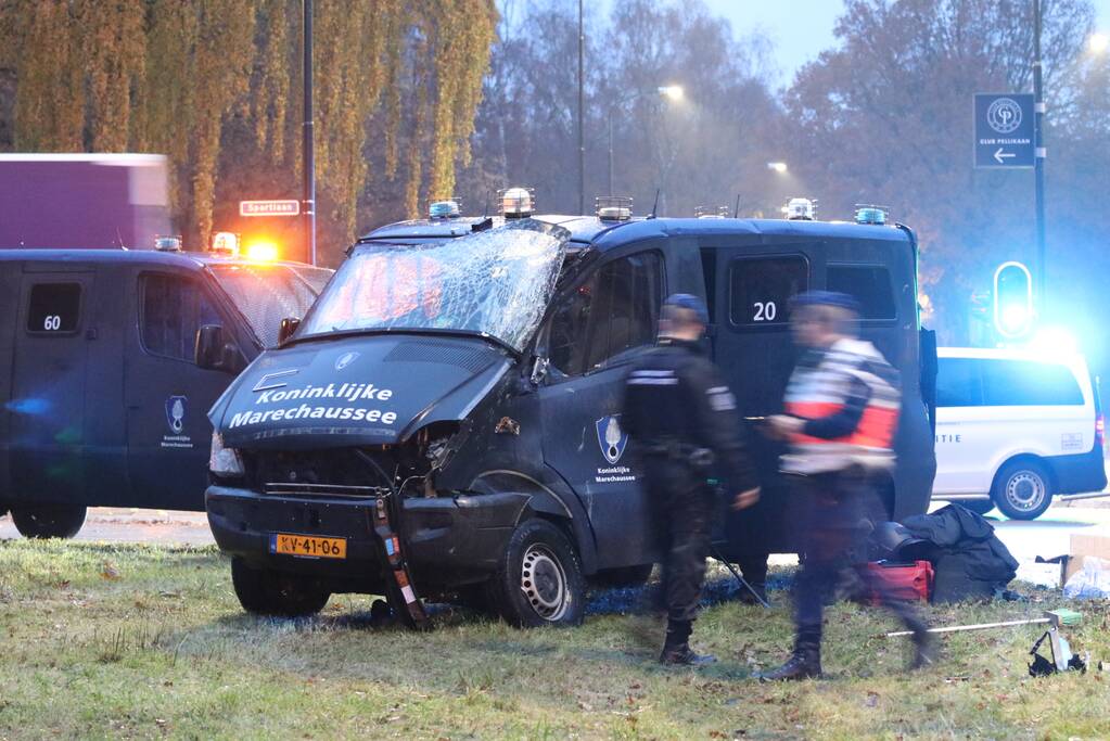 Voertuig van Koninklijke Marechaussee betrokken bij ongeval