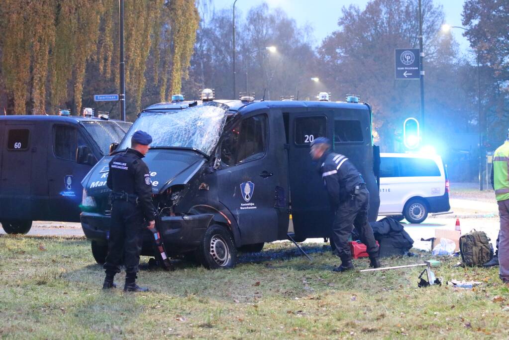 Voertuig van Koninklijke Marechaussee betrokken bij ongeval