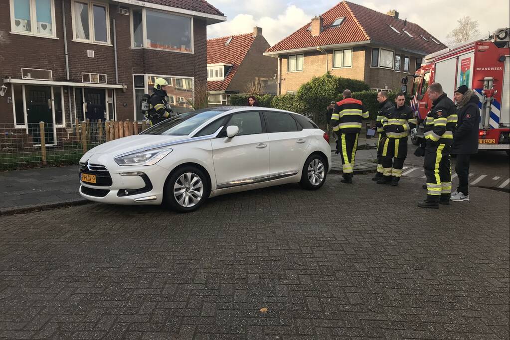 Brandlucht uit auto