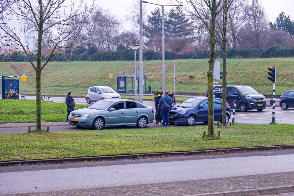 Schade bij kop-staartbotsing industrieterrein Calveen