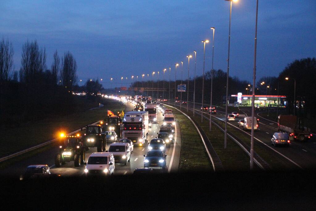 Boeren blokkeren A1 richting Hoevelaken