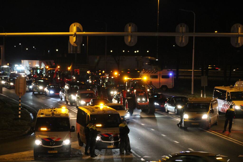 Boeren blokkeren A1 richting Hoevelaken