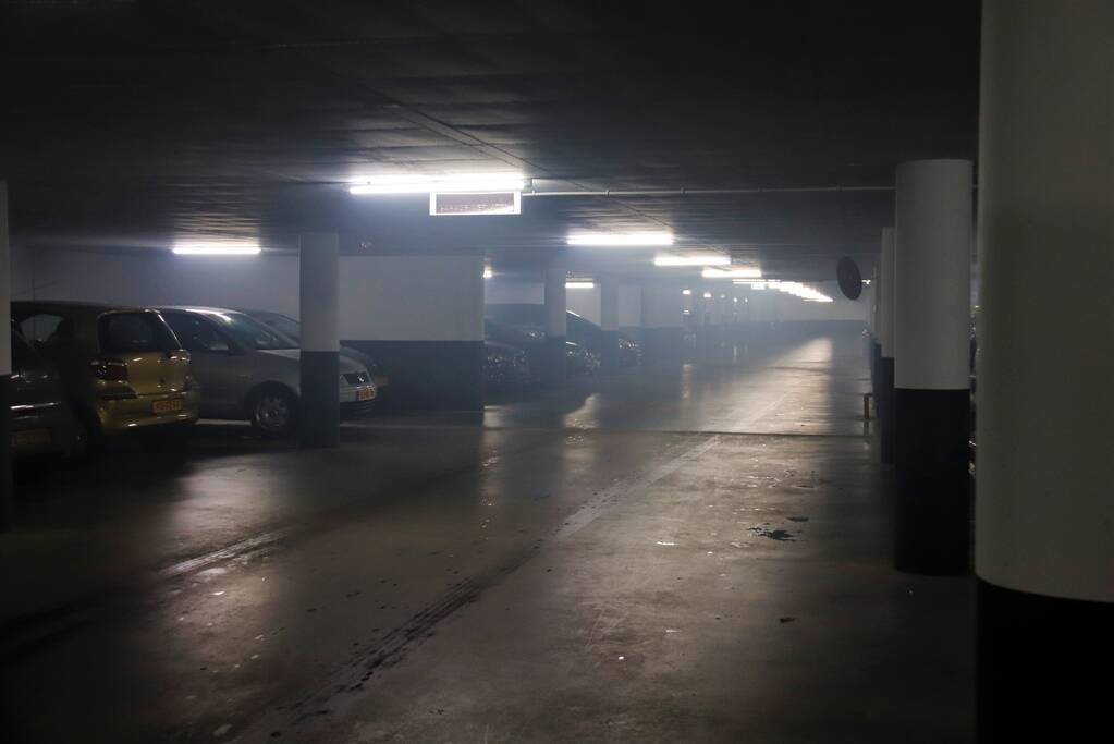 Parkeergarage vol rook