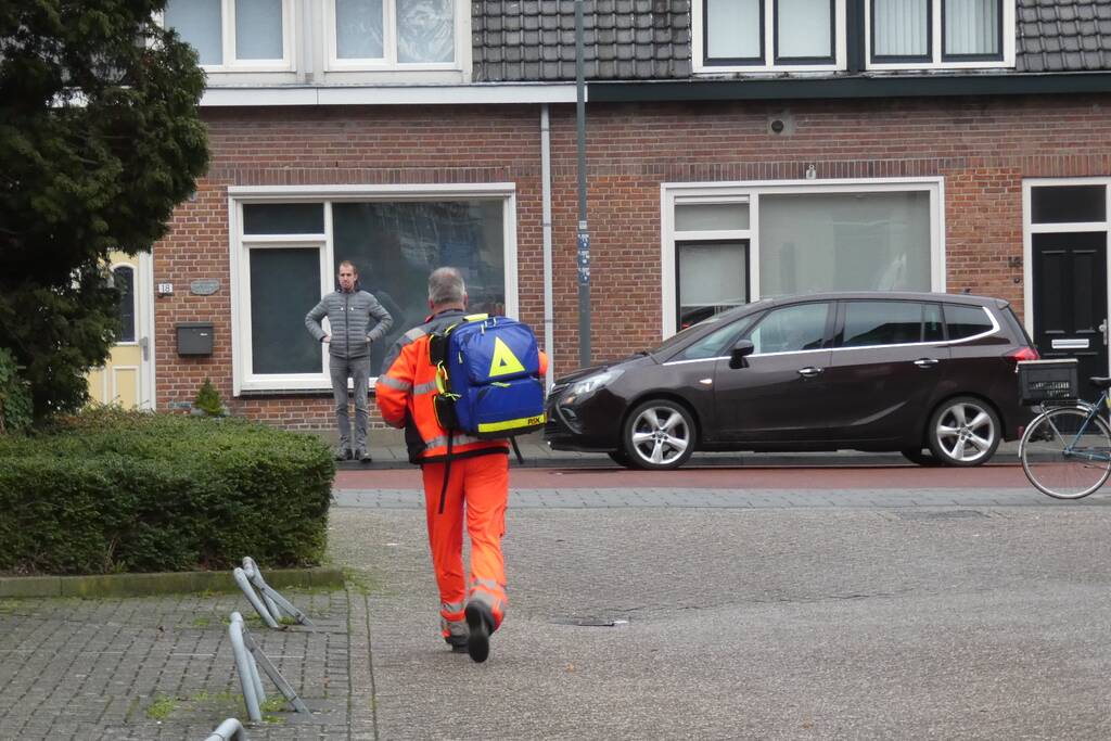 Persoon gewond na botsing met auto