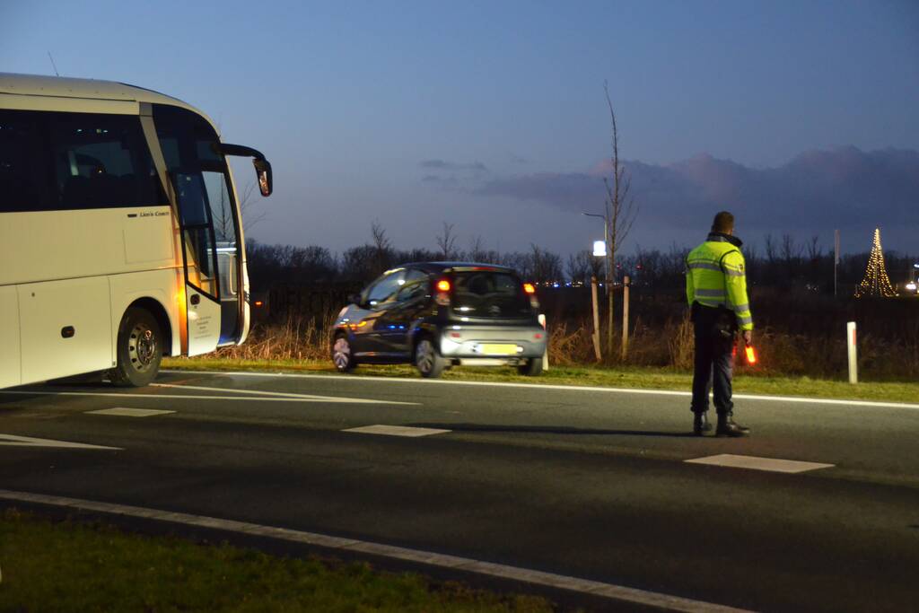 Flinke verkeershinder door vastgereden bus