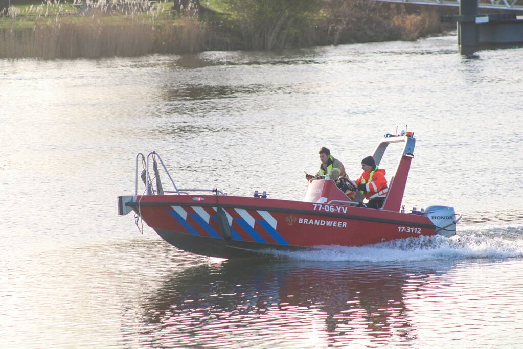 Zoekactie na mogelijk persoon te water bij waterzuivering