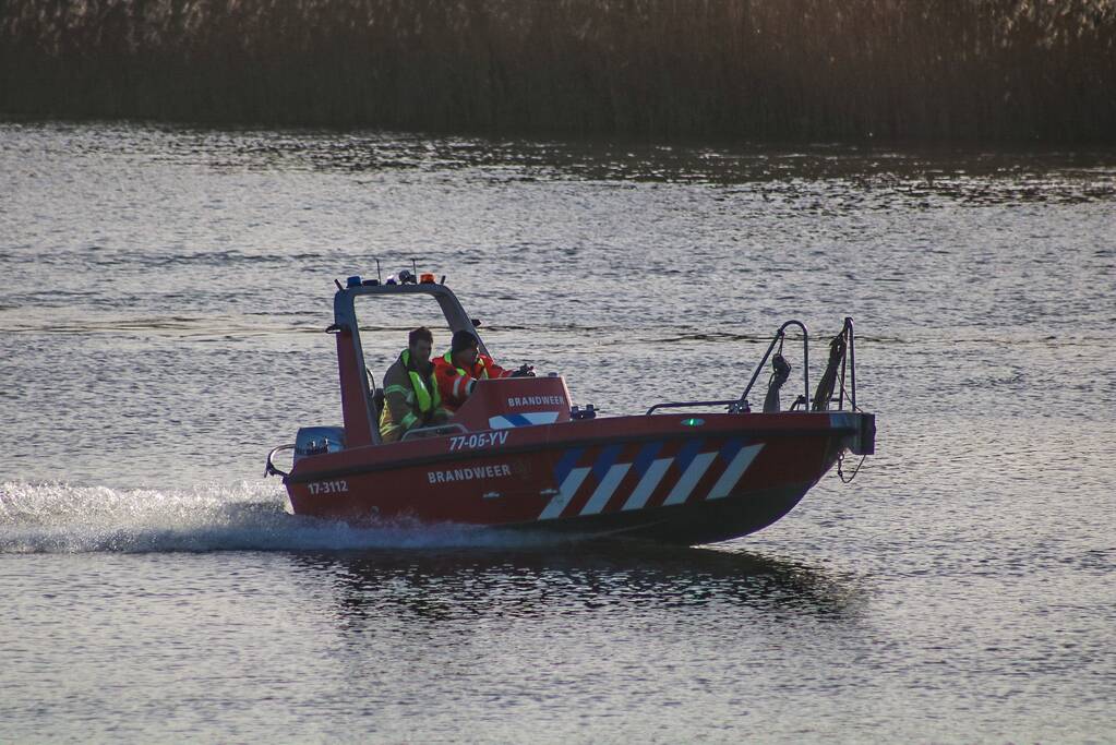 Zoekactie na mogelijk persoon te water bij waterzuivering