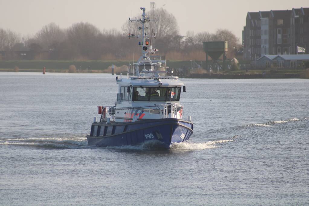 Zoekactie na mogelijk persoon te water bij waterzuivering