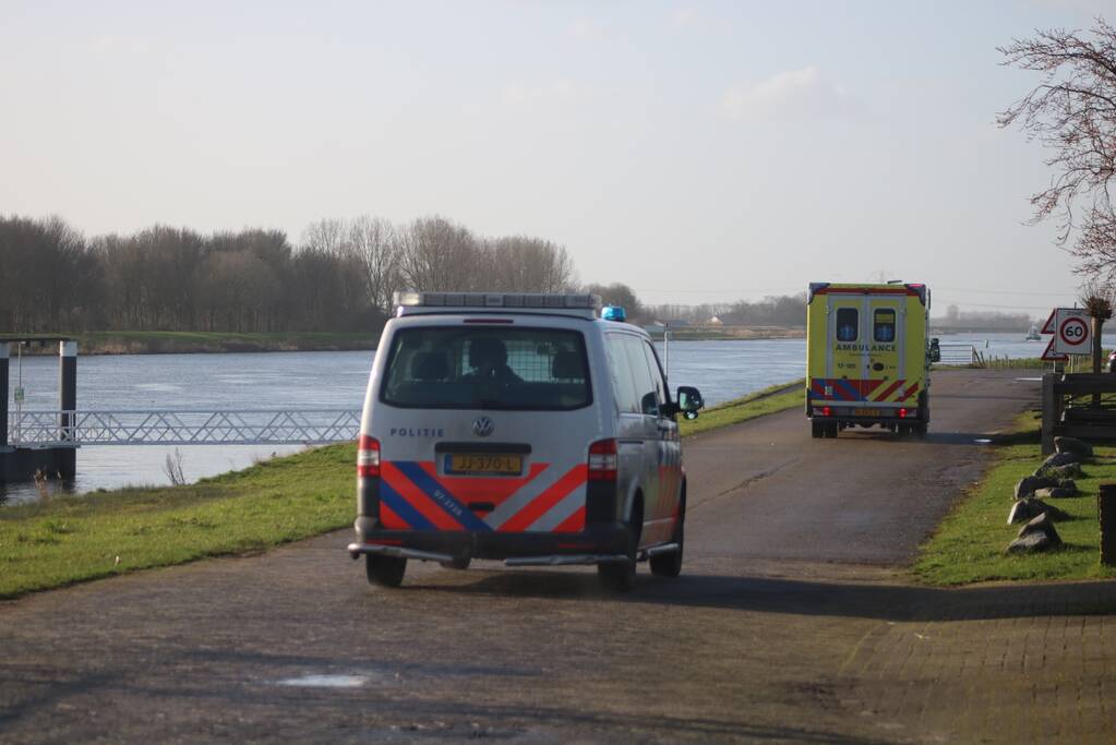 Zoekactie na mogelijk persoon te water bij waterzuivering