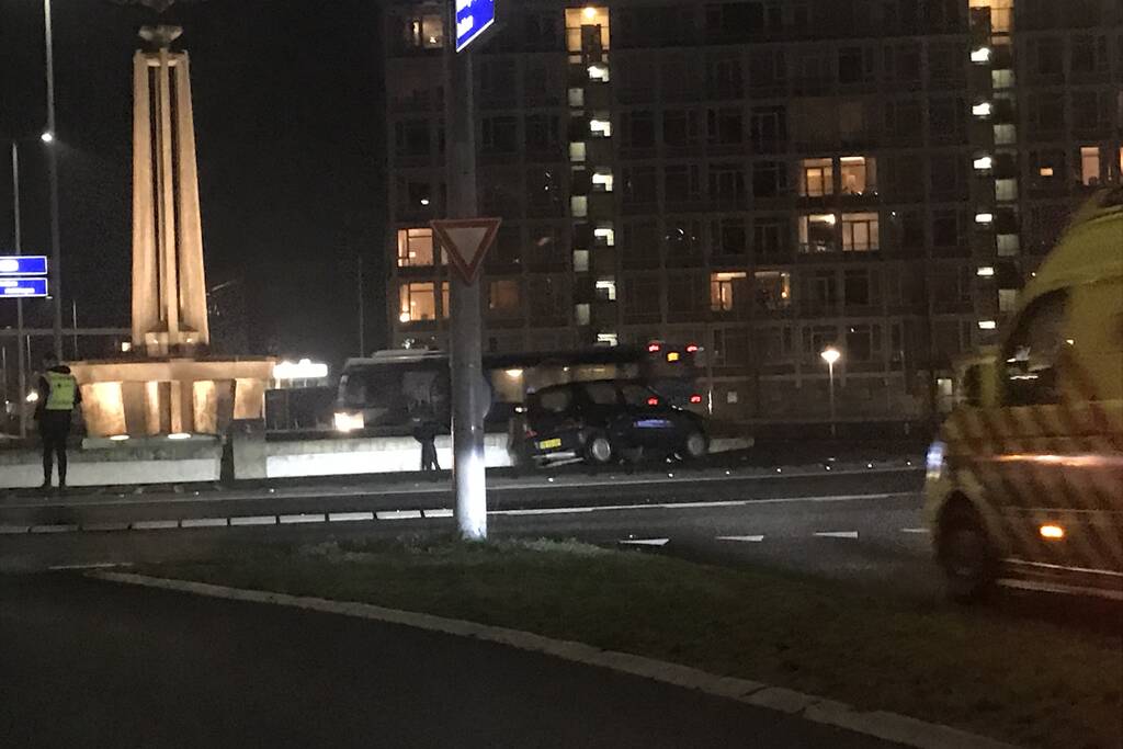 Schade na eenzijdige aanrijding op rotonde