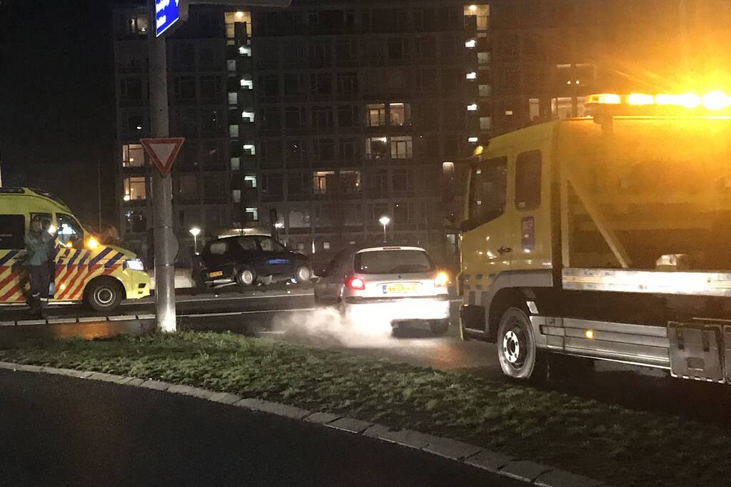 Schade na eenzijdige aanrijding op rotonde