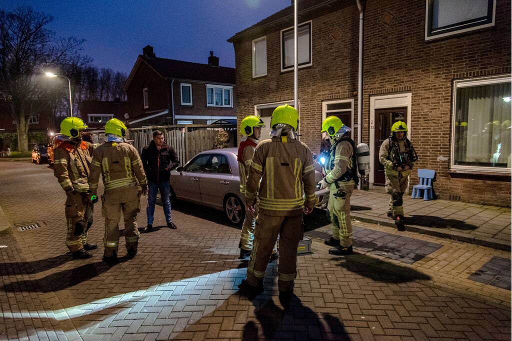 Brandweer onderzoekt benzinelucht in meerdere woningen