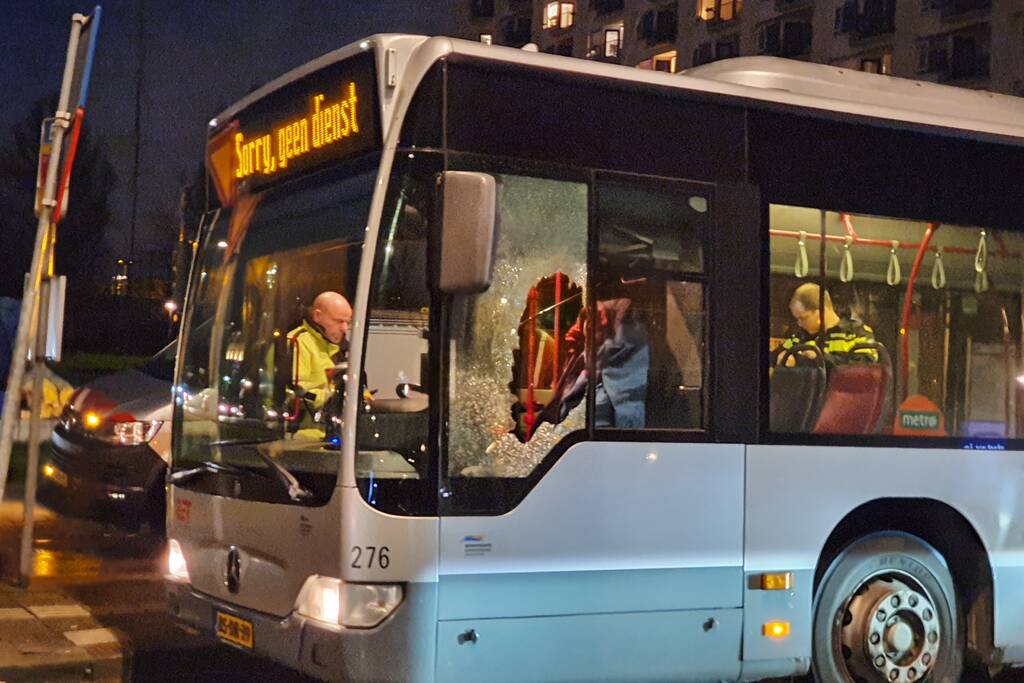 Ruit van bus kapot na verkeersruzie