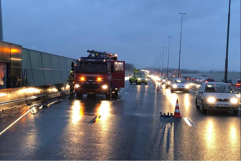 Auto gaat in vlammen op