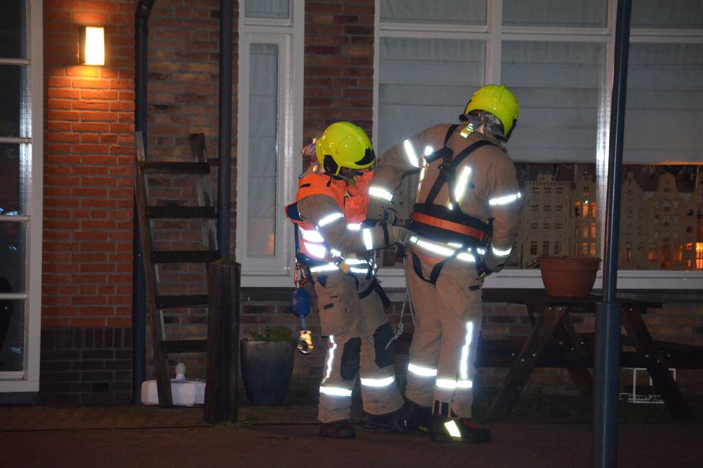 Opnieuw loshangende dakplaten aan woning