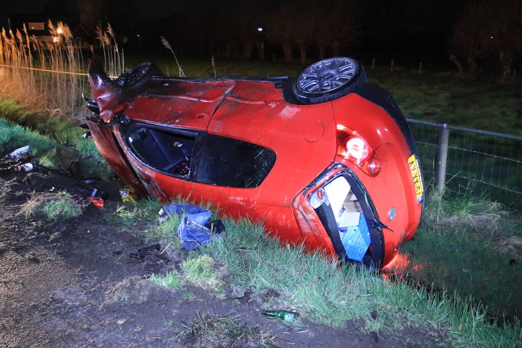 Auto zwaar beschadigd na eenzijdig ongeval