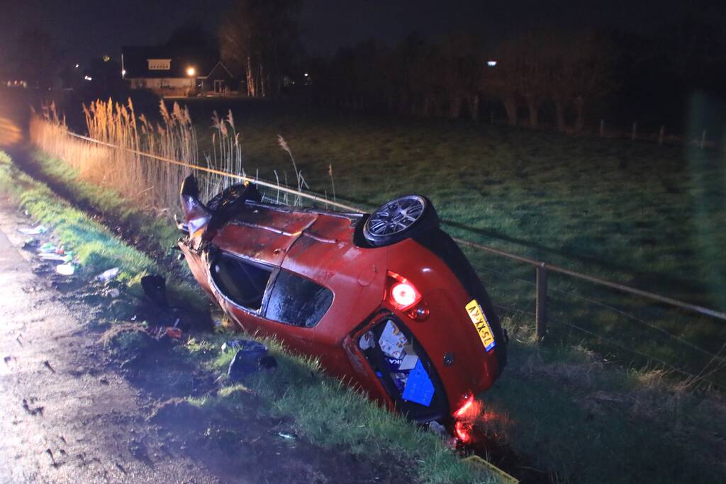 Auto zwaar beschadigd na eenzijdig ongeval