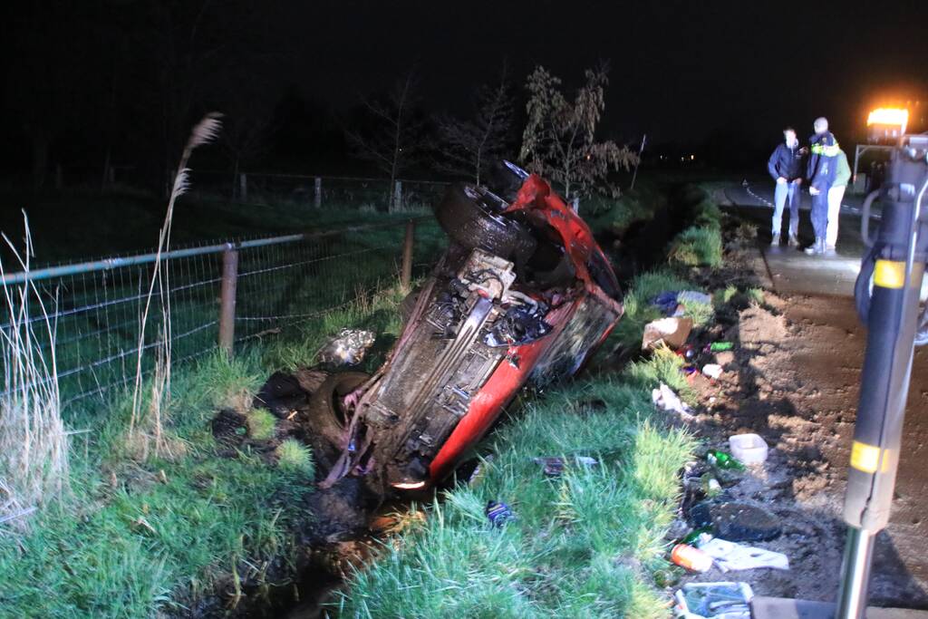 Auto zwaar beschadigd na eenzijdig ongeval