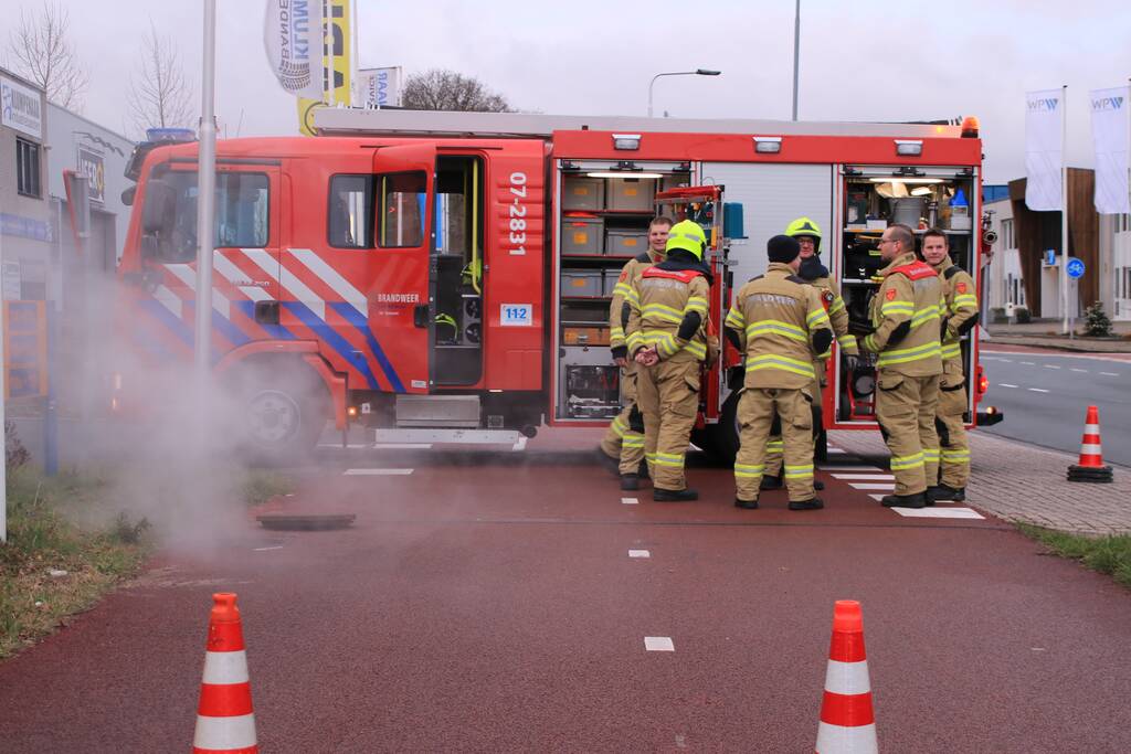 Brandweer opgeroepen voor stoom uit riool