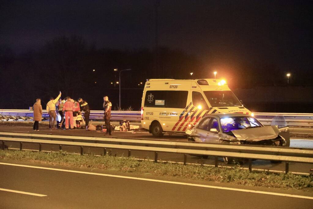 Gewonden bij crash tegen vangrails