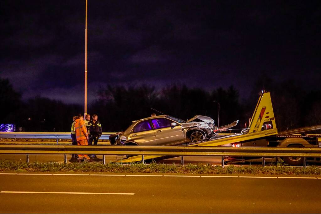 Gewonden bij crash tegen vangrails