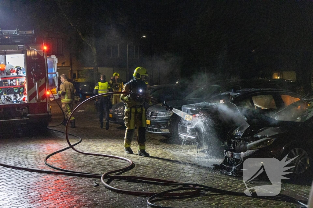 Meerdere voertuigen beschadigd door brand