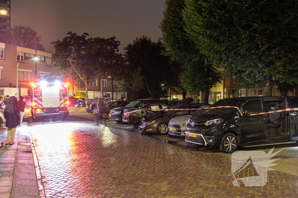 Meerdere voertuigen beschadigd door brand