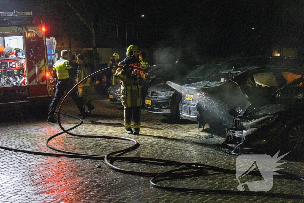 Meerdere voertuigen beschadigd door brand