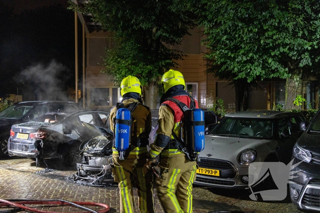 Meerdere voertuigen beschadigd door brand