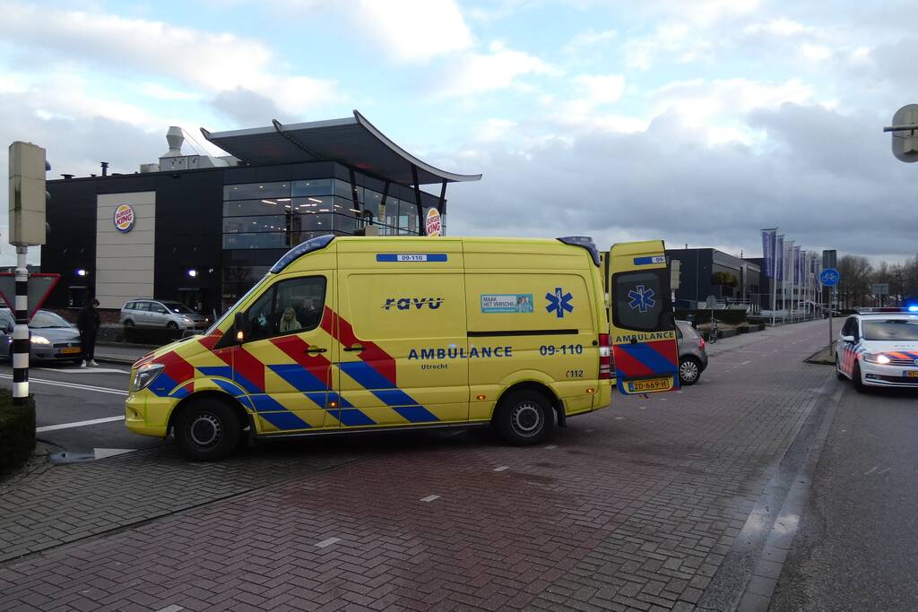 Scooterrijder gewond na aanrijding met auto